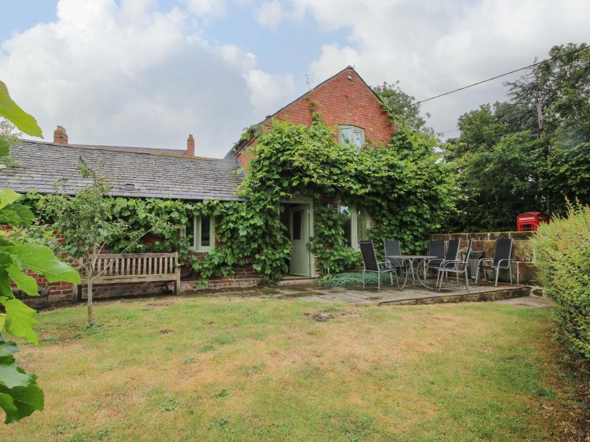 Old Coach House Villa Shrawardine Exterior photo